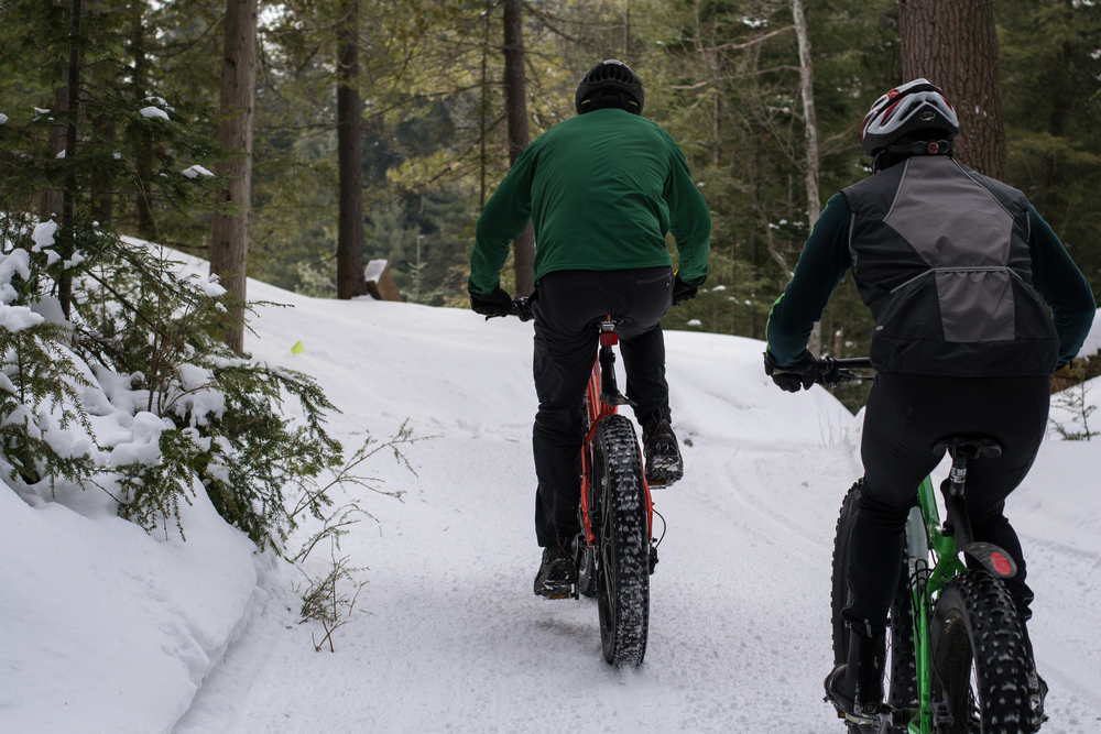 Wie schütze ich mich beim Radfahren vor kalten Händen und Füßen